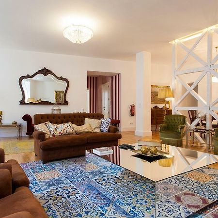 Chiado 4-Bedroom Flat Lisbona Esterno foto