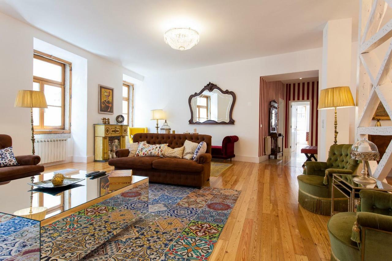Chiado 4-Bedroom Flat Lisbona Esterno foto