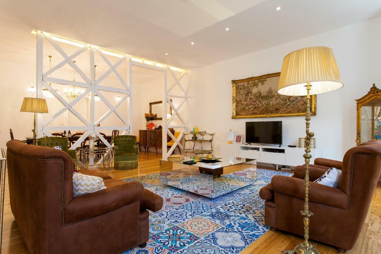 Chiado 4-Bedroom Flat Lisbona Esterno foto