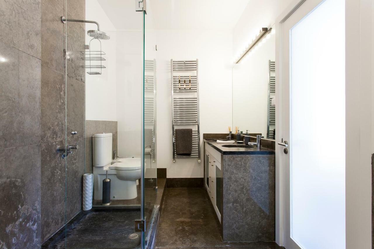 Chiado 4-Bedroom Flat Lisbona Esterno foto