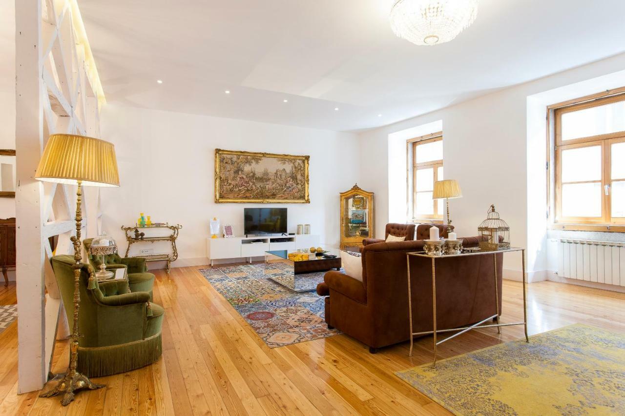 Chiado 4-Bedroom Flat Lisbona Esterno foto