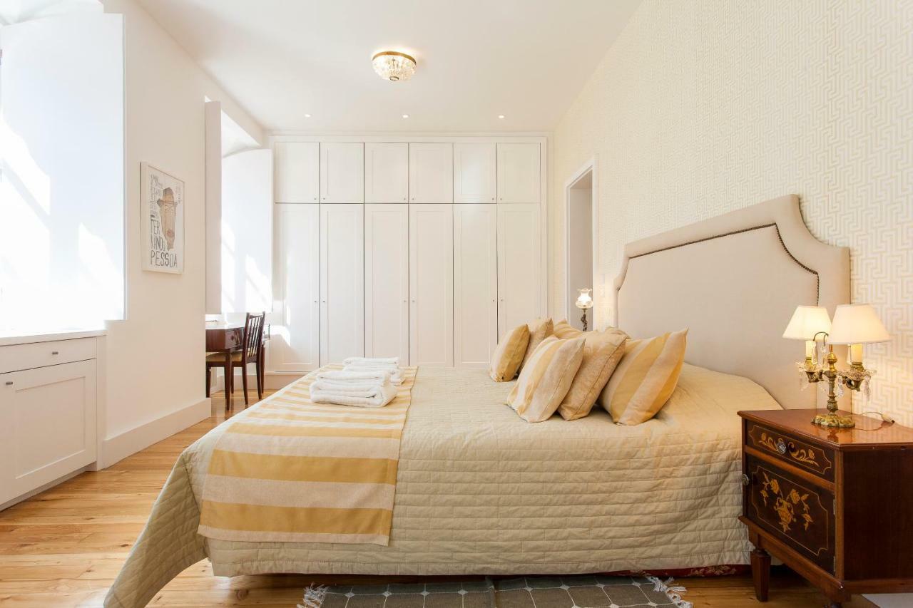 Chiado 4-Bedroom Flat Lisbona Esterno foto