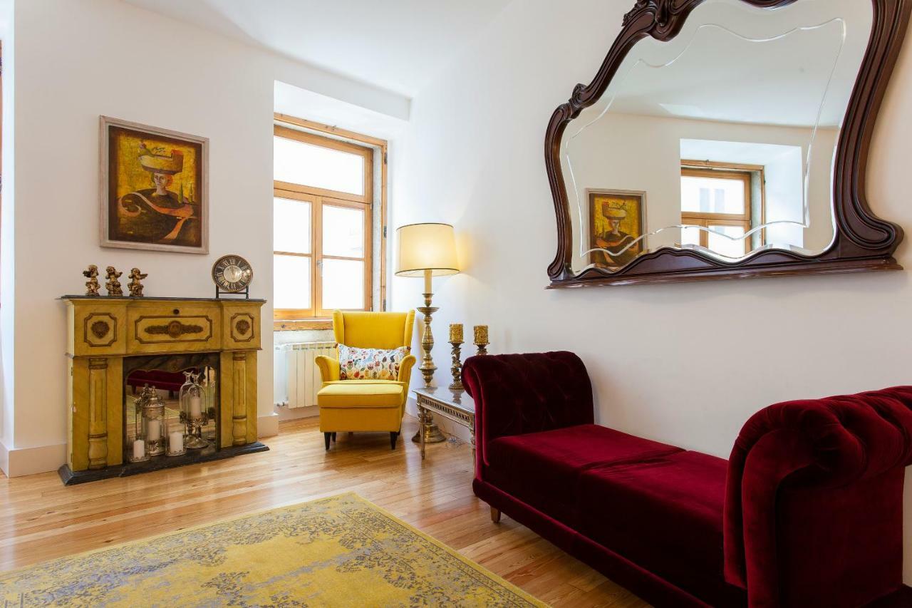 Chiado 4-Bedroom Flat Lisbona Esterno foto