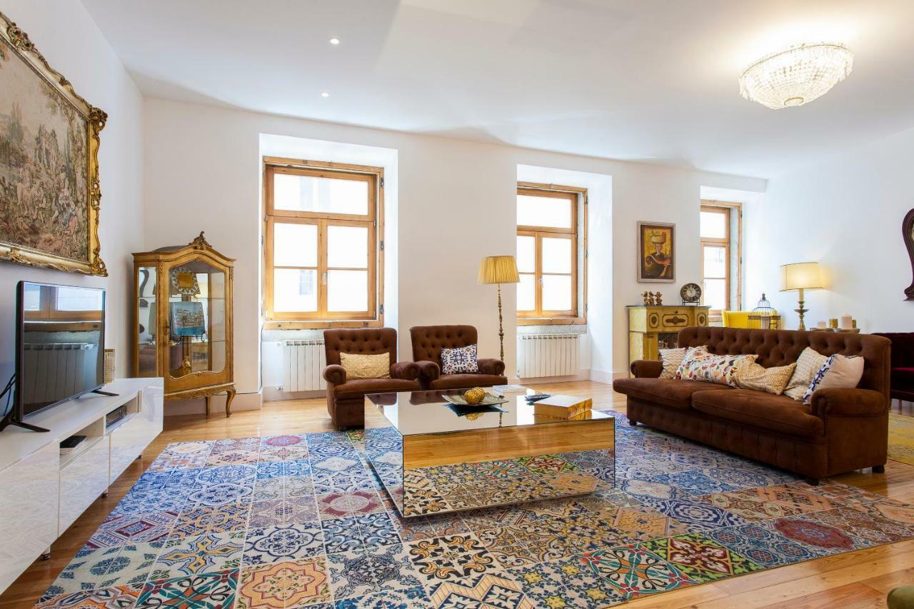 Chiado 4-Bedroom Flat Lisbona Esterno foto