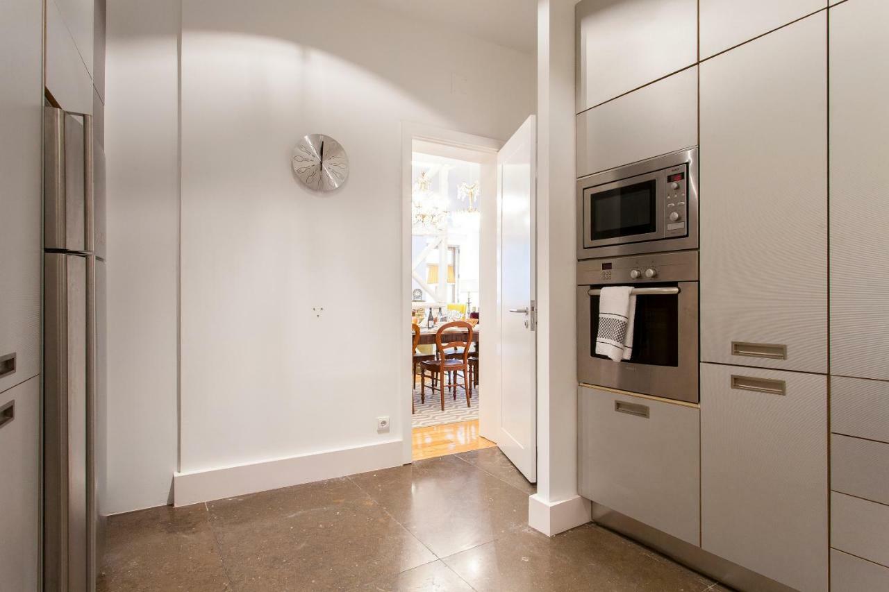 Chiado 4-Bedroom Flat Lisbona Esterno foto