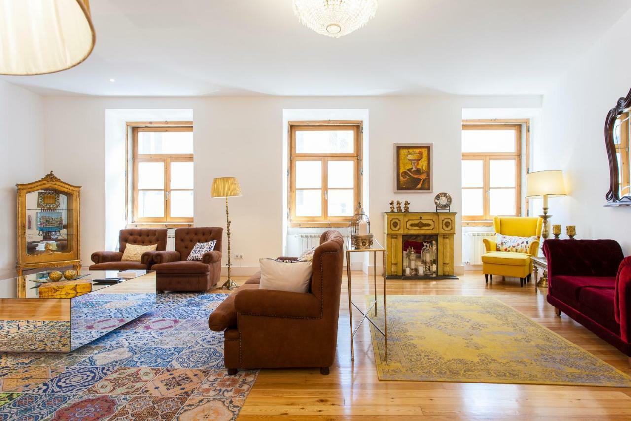 Chiado 4-Bedroom Flat Lisbona Esterno foto