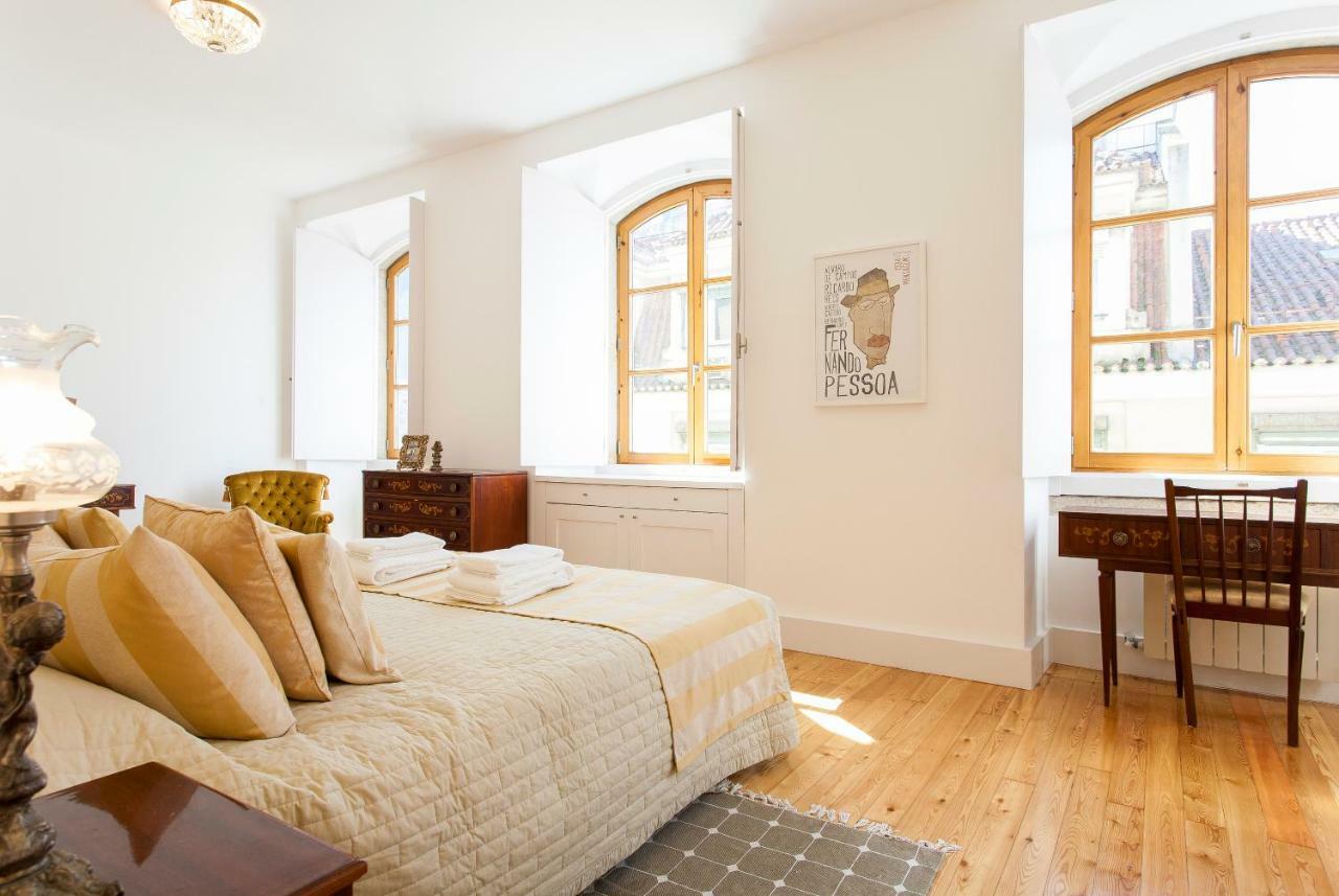 Chiado 4-Bedroom Flat Lisbona Esterno foto